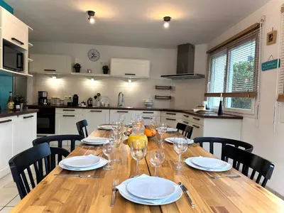 Cuisine ou kitchenette dans l'établissement Orloucie - Maison de charme avec jardin clos, Calme, Abers, plages à 10 min