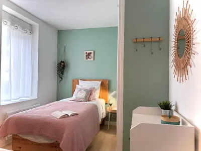 Un ou plusieurs lits dans un hébergement de l'établissement Orloucie - Maison de charme avec jardin clos, Calme, Abers, plages à 10 min