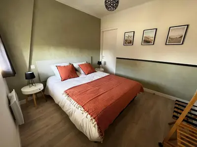 Un ou plusieurs lits dans un hébergement de l'établissement Lostendro, appartements vue port
