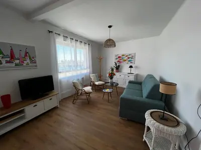 Télévision ou salle de divertissement dans l'établissement Lostendro, appartements vue port