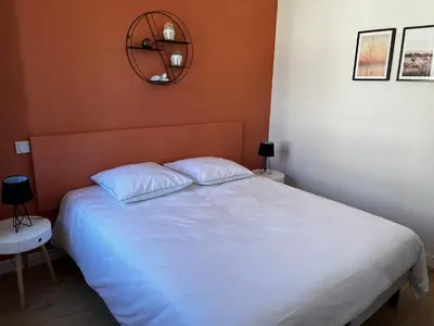 Un ou plusieurs lits dans un hébergement de l'établissement Lostendro, appartements vue port