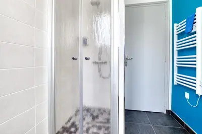 Salle de bains dans l'établissement L'Odyssée