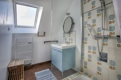 Salle de bains dans l'établissement Calme et spacieux à 300m de la plage avec 4 sdb - Les 3 pagaies - Stay in Britany