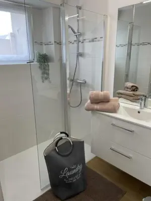 Salle de bains dans l'établissement Appartement RDC de maison principale