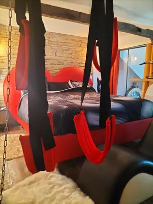 Un ou plusieurs lits dans un hébergement de l'établissement Love room, L'idyle loft érotique détente