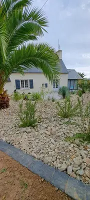 Jardin de l'établissement Belle villa à 150m de la plage.