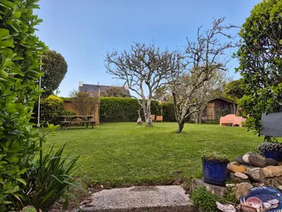 Jardin de l'établissement Maison typique bretonne a 5 min de la plage a pied
