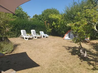 Jardin de l'établissement Maison typique bretonne a 5 min de la plage a pied