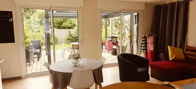 Coin salon dans l'établissement Maison avec Spa en bord de mer