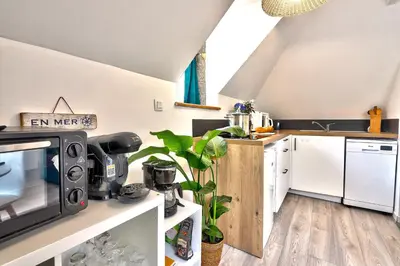 Cuisine ou kitchenette dans l'établissement Ty Koant au coeur du Guilvinec - Wifi inclus - Draps et serviettes inclus