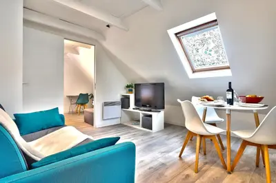 Télévision ou salle de divertissement dans l'établissement Ty Koant au coeur du Guilvinec - Wifi inclus - Draps et serviettes inclus