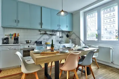 Cuisine ou kitchenette dans l'établissement LocaLise - M8 - Ty Geoland - Maison à deux pas du centre avec jardin clos au Guilvinec - Wifi inclus - Animaux bienvenus- Linge de lit inclus