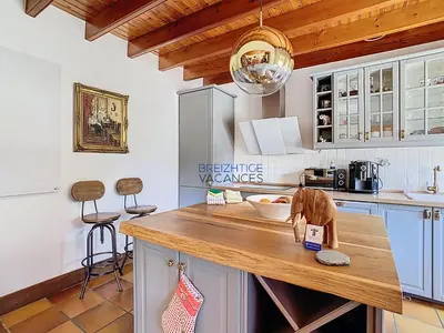 Cuisine ou kitchenette dans l'établissement Ty Lora - Isolée en bord de mer