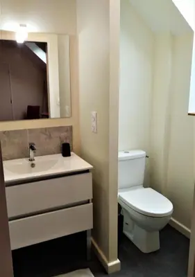 Salle de bains dans l'établissement Le Penty de Nalzu