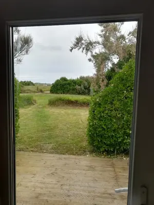 Jardin de l'établissement TY MERVENT, l'océan à 500 m