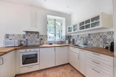 Cuisine ou kitchenette dans l'établissement L'Annexe du Manoir - Vue mer