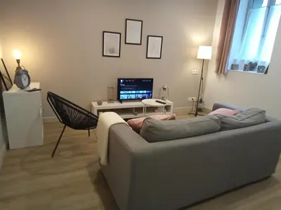 Télévision ou salle de divertissement dans l'établissement Coeur de ville cosy