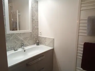 Salle de bains dans l'établissement Coeur de ville cosy