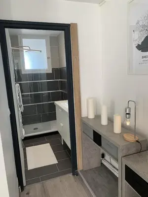 Salle de bains dans l'établissement Appartement 55m² Brest Recouvrance