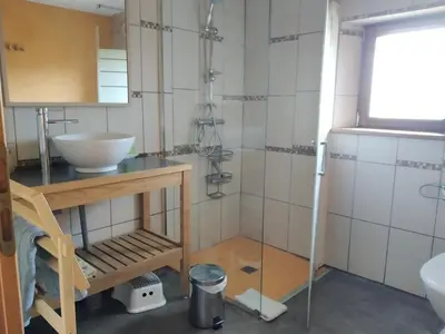 Salle de bains dans l'établissement Les Troglogîtes