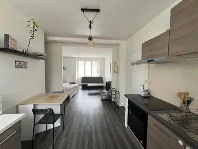 Cuisine ou kitchenette dans l'établissement joli T1 avec parking gratuit