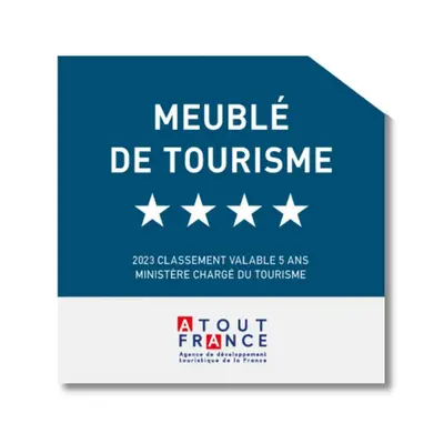 Certificat, récompense, panneau ou autre document affiché dans l'établissement Villa Egurra, à proximité d'une plage de sable fin