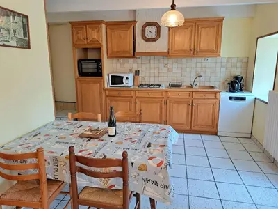 Cuisine ou kitchenette dans l'établissement House in Brittany with Stunning Sea View