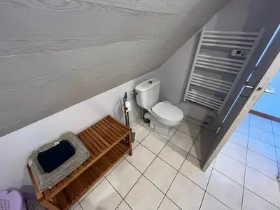 Salle de bains dans l'établissement Le Penty de Kerfissien, Studio de plage 2 étoiles