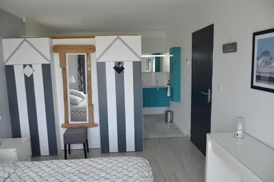 Un ou plusieurs lits dans un hébergement de l'établissement La Magnifique Villa à 500m de la plage