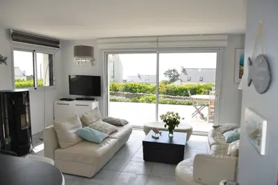 Télévision ou salle de divertissement dans l'établissement La Magnifique Villa à 500m de la plage