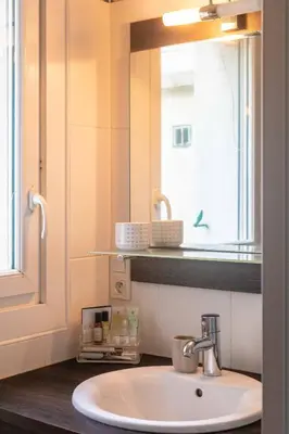 Salle de bains dans l'établissement Brest : charmant appartement hypercentre