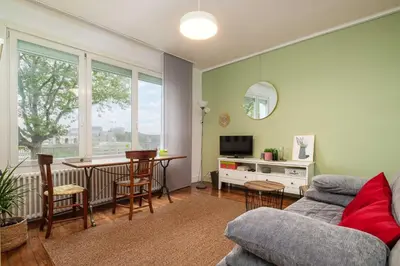 Télévision ou salle de divertissement dans l'établissement Brest : charmant appartement hypercentre