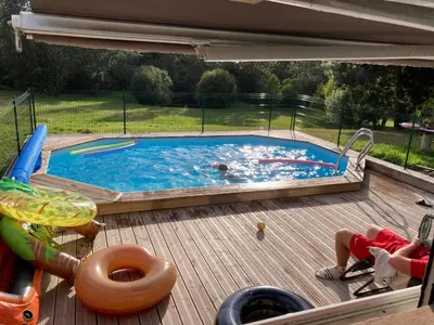 Piscine de l'établissement Maison de campagne de plein pied. ou située à proximité