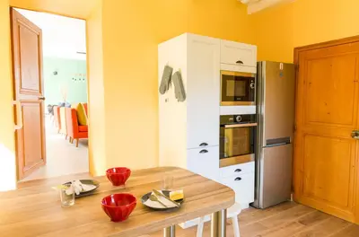 Cuisine ou kitchenette dans l'établissement Degemer mat dans cette maison familiale !