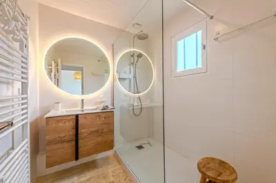 Salle de bains dans l'établissement Villa Les 3D