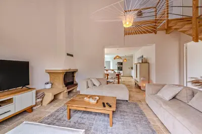 Télévision ou salle de divertissement dans l'établissement Villa Les 3D