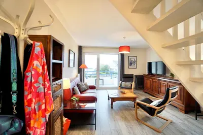 Coin salon dans l'établissement Le duplex du quai mer