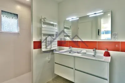 Salle de bains dans l'établissement LocaLise - M11 - Ty Gwennili - Maison de plain pied avec terrain entièrement clôturé - Accès plage et centre à pied - Wifi inclus - Draps inclus - Animaux non admis