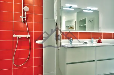 Salle de bains dans l'établissement LocaLise - M11 - Ty Gwennili - Maison de plain pied avec terrain entièrement clôturé - Accès plage et centre à pied - Wifi inclus - Draps inclus - Animaux non admis