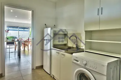 Cuisine ou kitchenette dans l'établissement LocaLise - M11 - Ty Gwennili - Maison de plain pied avec terrain entièrement clôturé - Accès plage et centre à pied - Wifi inclus - Draps inclus - Animaux non admis