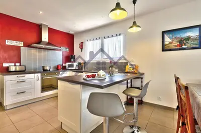 Cuisine ou kitchenette dans l'établissement LocaLise - M8B - Ty Katell-Roz - Maison de plain-pied avec un terrain entièrement clos à quelques pas de la plage et du centre - Wifi inclus - Draps inclus - Animaux bienvenus