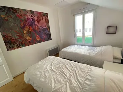 Un ou plusieurs lits dans un hébergement de l'établissement Maison rénovée à Bénodet, 3 étoiles, centre-ville, proche plage et commerces - FR-1-481-125