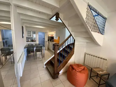 Coin salon dans l'établissement Maison rénovée à Bénodet, 3 étoiles, centre-ville, proche plage et commerces - FR-1-481-125