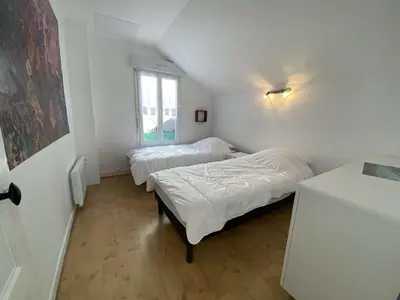 Un ou plusieurs lits dans un hébergement de l'établissement Maison rénovée à Bénodet, 3 étoiles, centre-ville, proche plage et commerces - FR-1-481-125