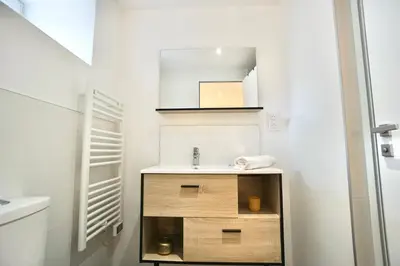 Salle de bains dans l'établissement L'annexe *A 2 pas de la mer* Hyper centre*