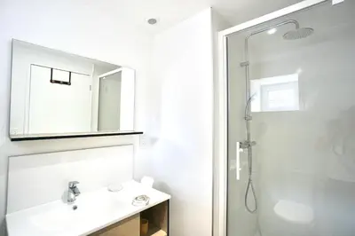 Salle de bains dans l'établissement L'annexe *A 2 pas de la mer* Hyper centre*