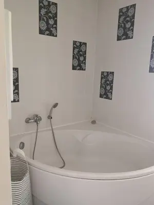 Salle de bains dans l'établissement Appartement accueillant au cœur de Le Conquet avec parking privé