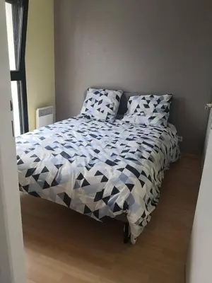 Un ou plusieurs lits dans un hébergement de l'établissement Appartement accueillant au cœur de Le Conquet avec parking privé