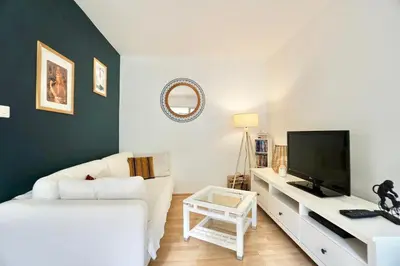 Télévision ou salle de divertissement dans l'établissement L'authentique