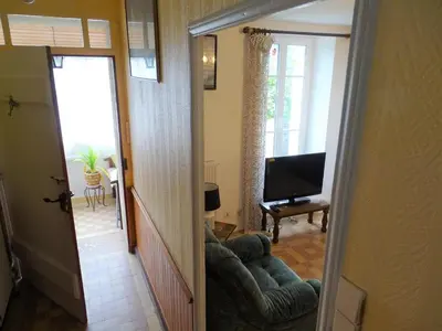 Télévision ou salle de divertissement dans l'établissement House in Brittany near Coastal Hiking Trail